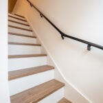 ロフトへ続く固定階段