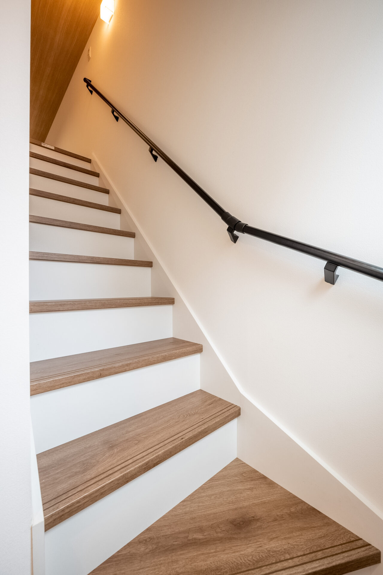 ロフトへ続く固定階段