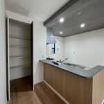 キッチン目の前には大容量のパントリー