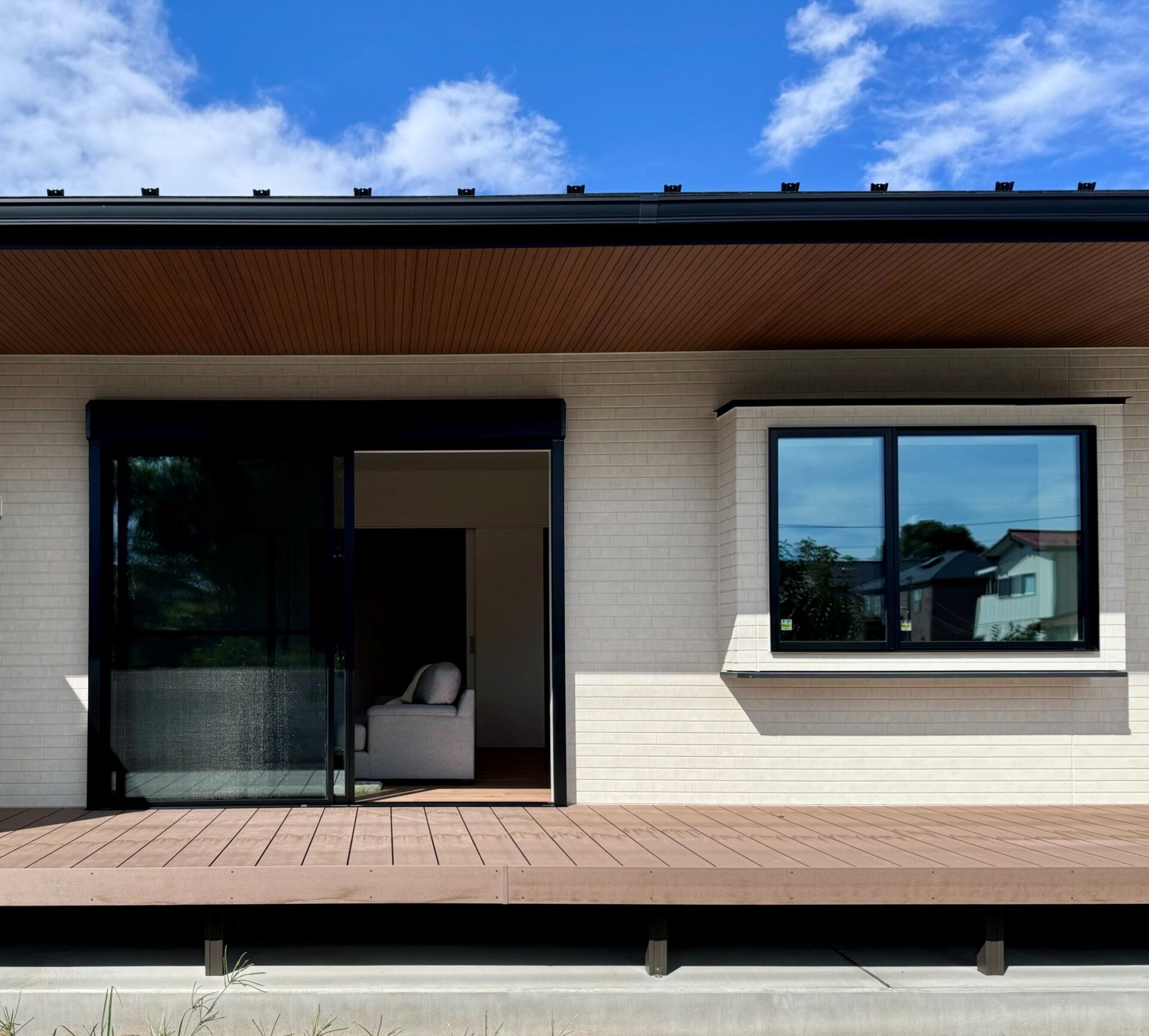 【春日部市】『和モダン』深い軒と縁側、外とつながる一体感のある平屋